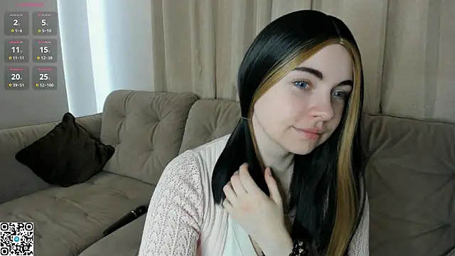 Snapshot of EvaBlimey chatting on October 10, 4:33 am EvaBlimey online show from October 10, 4:33 am