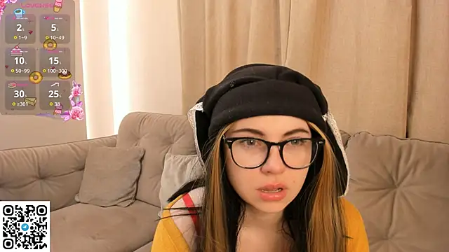 Snapshot of EvaBlimey chatting on October 30, 6:48 am EvaBlimey online show from October 30, 6:48 am