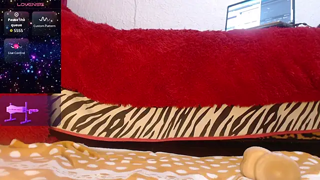 Snapshot of leyla_james_ chatting on October 25, 2:41 am leyla james online show from October 25, 2:41 am