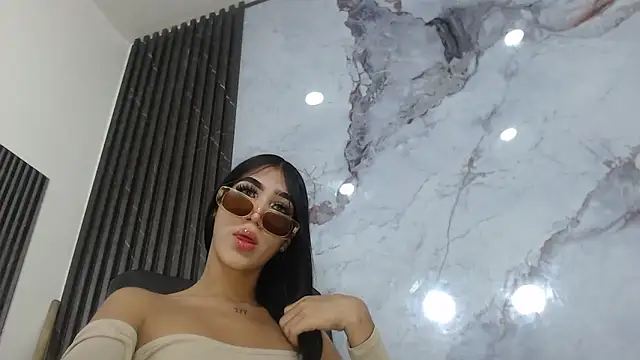 Snapshot of CamelyHott chatting on October 12, 7:24 pm CamelyHott online show from October 12, 7:24 pm