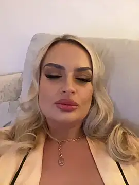 Snapshot of Seductive-SkyeXXX chatting on October 11, 5:11 pm Seductive-SkyeXXX online show from October 11, 5:11 pm