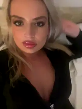 Snapshot of Seductive-SkyeXXX chatting on October 15, 6:52 pm Seductive-SkyeXXX online show from October 15, 6:52 pm