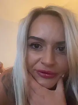 Snapshot of Seductive-SkyeXXX chatting on October 18, 4:30 pm Seductive-SkyeXXX online show from October 18, 4:30 pm