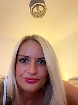 Snapshot of Seductive-SkyeXXX chatting on October 23, 10:08 pm Seductive-SkyeXXX online show from October 23, 10:08 pm