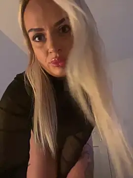 Snapshot of Seductive-SkyeXXX chatting on October 31, 12:11 am Seductive-SkyeXXX online show from October 31, 12:11 am