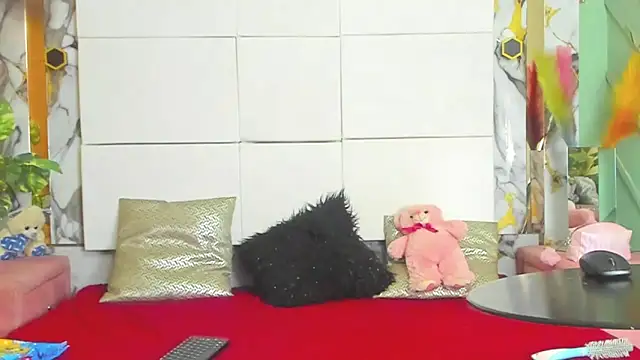 ZoeeGuzman online show from October 15, 7:25 pm