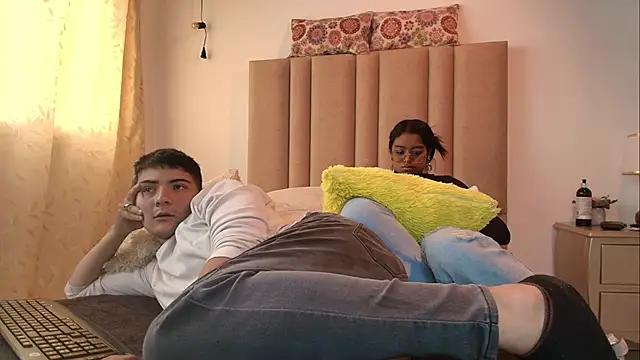 Snapshot of lilith_and_draven_nom chatting on October 4, 8:18 pm lilith and draven nom online show from October 4, 8:18 pm