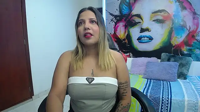 Snapshot of tiana_breeze chatting on October 2, 3:02 am tiana breeze online show from October 2, 3:02 am