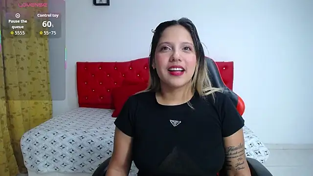 Snapshot of tiana_breeze chatting on October 30, 1:29 am tiana breeze online show from October 30, 1:29 am