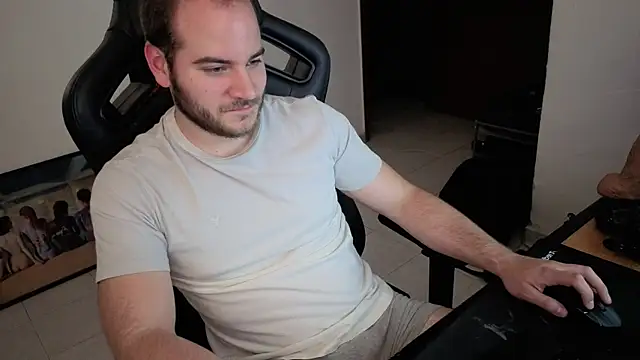 Snapshot of Paul00474 chatting on September 24, 4:05 am Paul00474 online show from September 24, 4:05 am