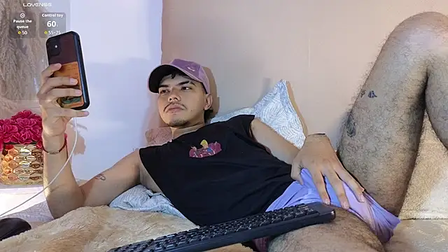 Snapshot of Snowlann chatting on November 12, 11:32 am Snowlann online show from November 12, 11:32 am