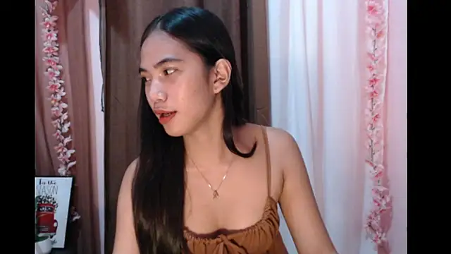 Snapshot of Shy_SexyLady chatting on November 13, 10:25 am Shy SexyLady online show from November 13, 10:25 am