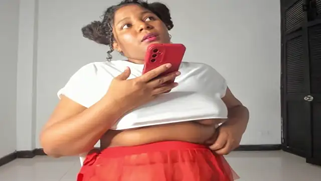 Snapshot of CAROLINNAGOMEZ chatting on November 7, 12:32 am CAROLINNAGOMEZ online show from November 7, 12:32 am