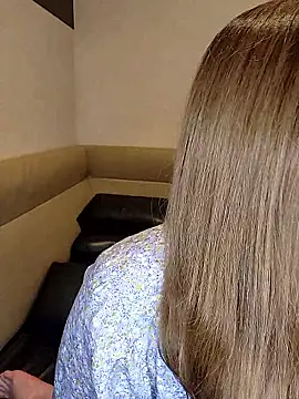 Snapshot of --MIYUKI chatting on September 25, 9:46 am --MIYUKI online show from September 25, 9:46 am