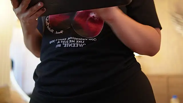 Tayler Kim online show from October 5, 4:05 pm