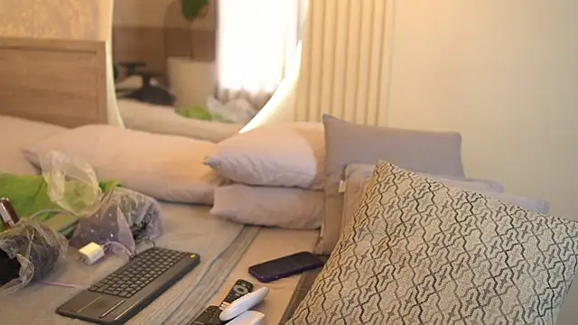 Tayler Kim online show from October 30, 7:03 pm