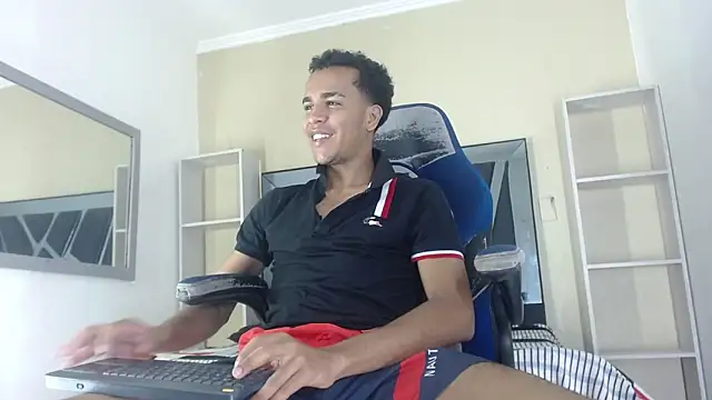 Snapshot of aston_xvera chatting on September 21, 3:30 am aston xvera online show from September 21, 3:30 am