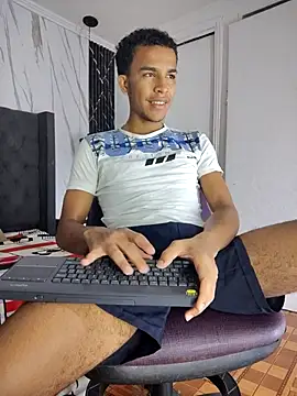 Snapshot of aston_xvera chatting on September 26, 3:21 am aston xvera online show from September 26, 3:21 am