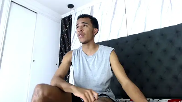 Snapshot of aston_xvera chatting on September 29, 3:22 am aston xvera online show from September 29, 3:22 am