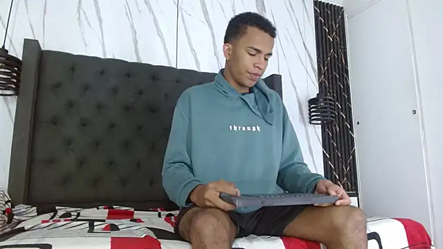 Snapshot of aston_xvera chatting on October 10, 3:27 am aston xvera online show from October 10, 3:27 am