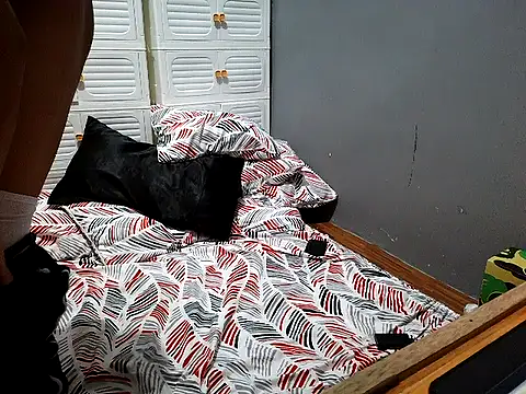 Snapshot of melahjane chatting on November 15, 1:03 am melahjane online show from November 15, 1:03 am