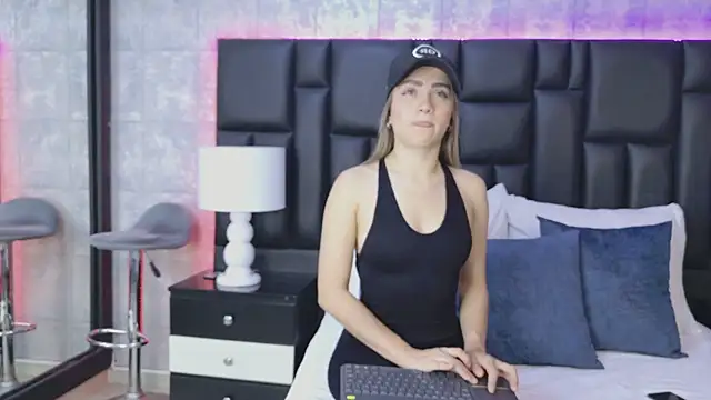 Snapshot of ZoeWilliis chatting on November 3, 12:39 pm ZoeWilliis online show from November 3, 12:39 pm