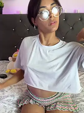 Im Lyan online show from October 9, 5:11 pm