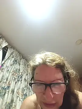 MaryLunne online show from April 12, 12:37 am