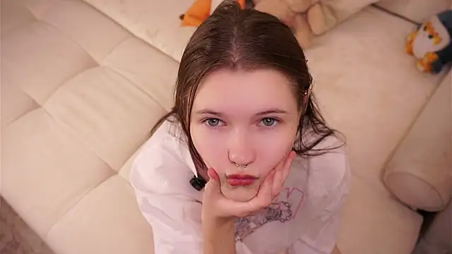 LynHillaire online show from October 2, 11:06 am