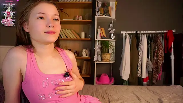 LynHillaire online show from December 5, 11:08 am