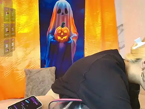Snapshot of megganfoxxy chatting on October 20, 2:01 am megganfoxxy online show from October 20, 2:01 am
