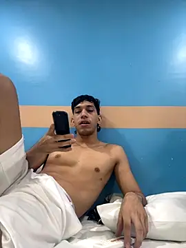 Snapshot of Andres-Andrea1922 chatting on September 9, 10:42 pm Andres-Andrea1922 online show from September 9, 10:42 pm