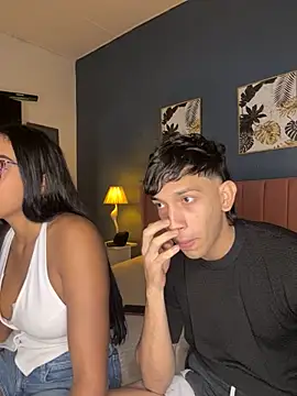 Snapshot of Andres-Andrea1922 chatting on October 1, 1:44 am Andres-Andrea1922 online show from October 1, 1:44 am