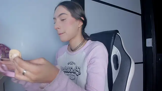 Snapshot of AlliceCopper chatting on September 13, 12:27 pm AlliceCopper online show from September 13, 12:27 pm