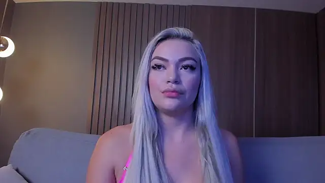 Snapshot of milaowens chatting on January 22, 3:18 pm milaowens online show from January 22, 3:18 pm