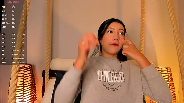 Snapshot of kaylii_purple chatting on December 15, 1:59 pm kaylii purple online show from December 15, 1:59 pm