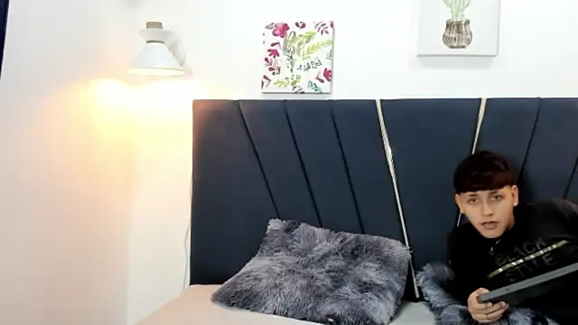 zeusapollofuck online show from September 16, 7:26 pm