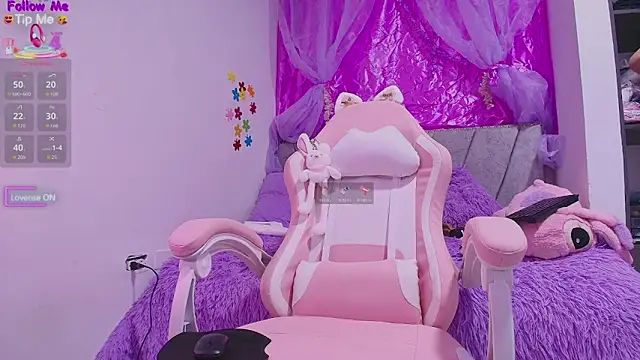 Snapshot of MeganRouss74 chatting on November 13, 11:09 am MeganRouss74 online show from November 13, 11:09 am