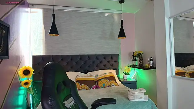 Annie Lii online show from December 3, 1:09 pm