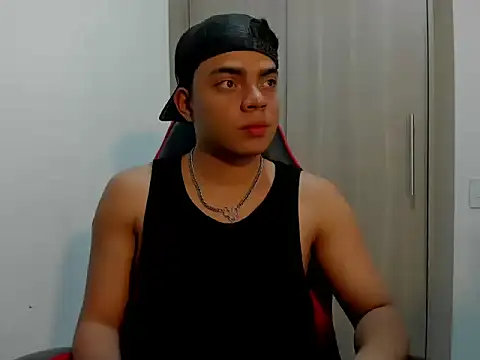 Axel-Latin-Boy online show from September 25, 4:49 am