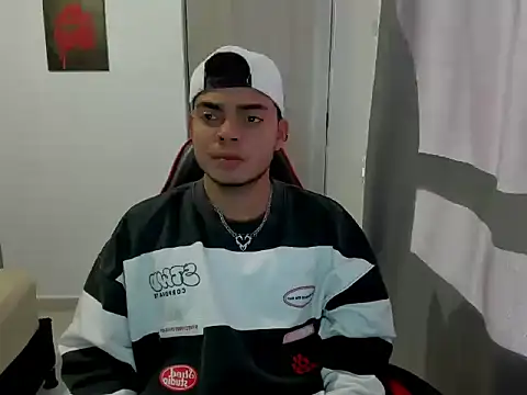 Axel-Latin-Boy online show from October 13, 9:15 pm