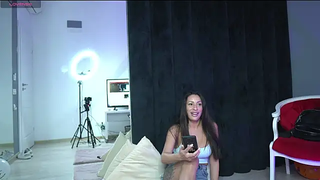 Snapshot of SarahMystique chatting on October 30, 8:20 pm SarahMystique online show from October 30, 8:20 pm