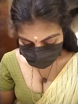 Snapshot of Nithiila chatting on May 11, 6:52 am Nithiila online show from May 11, 6:52 am
