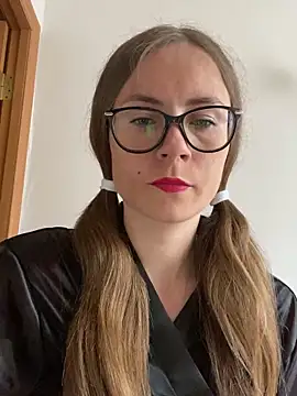 SophieDesire online show from September 17, 6:59 am