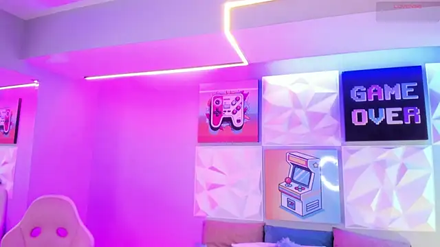 Snapshot of LindaWz_ chatting on November 19, 4:23 am LindaWz online show from November 19, 4:23 am