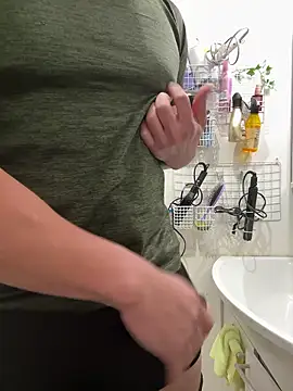 Snapshot of sukebegorilla chatting on December 14, 6:56 pm sukebegorilla online show from December 14, 6:56 pm