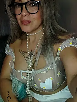 Snapshot of Gatithaaa chatting on October 2, 1:56 am Gatithaaa online show from October 2, 1:56 am