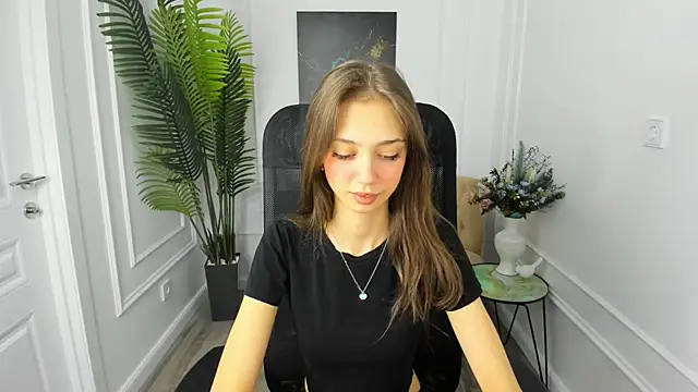 Snapshot of EmilyGraydis chatting on October 8, 4:21 am EmilyGraydis online show from October 8, 4:21 am