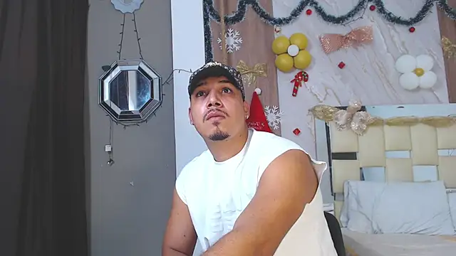 Snapshot of taylor_collins_ chatting on December 15, 11:09 pm taylor collins online show from December 15, 11:09 pm