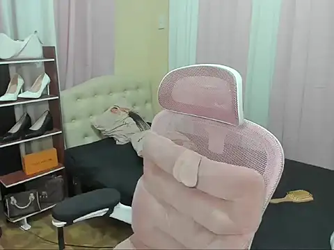 Seductive Margaux online show from September 12, 7:30 am